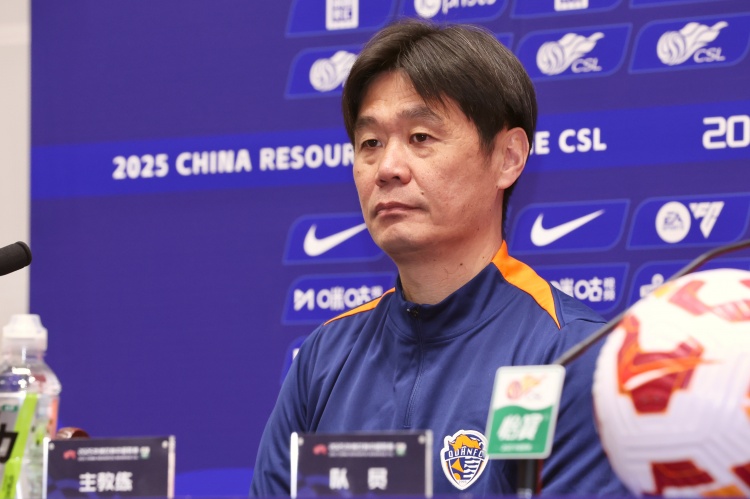 青島媒體：青島海牛球員教練上輪賽前，就此前言語沖突向球迷致歉